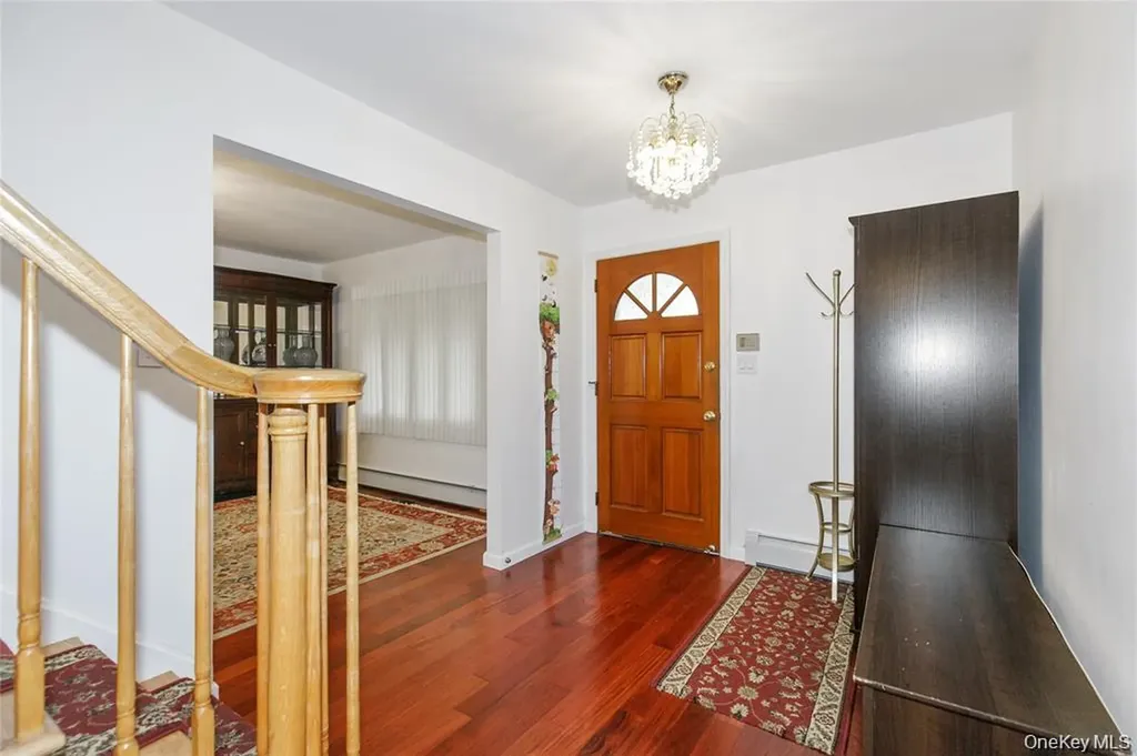 43 Elm Street Great Neck NY 11021