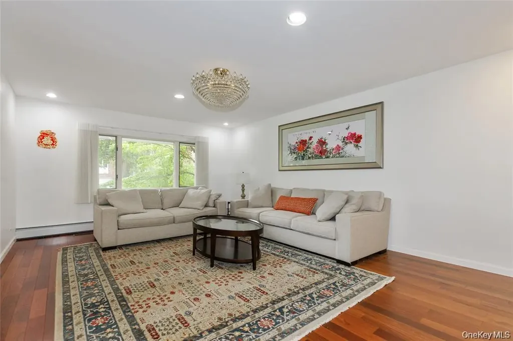 43 Elm Street Great Neck NY 11021
