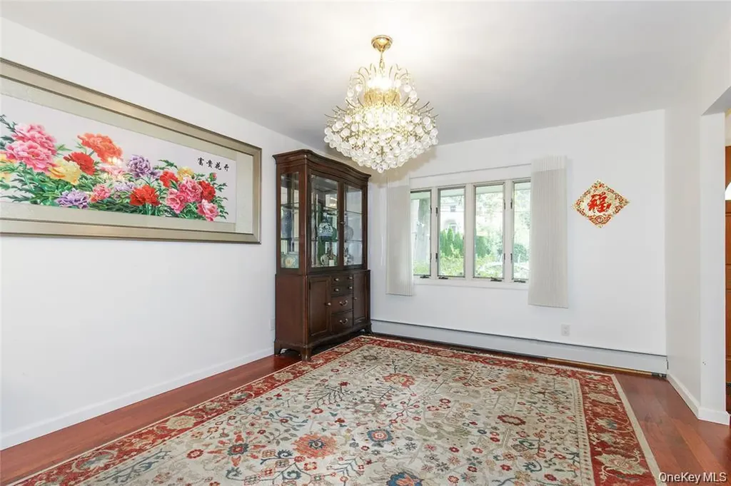 43 Elm Street Great Neck NY 11021