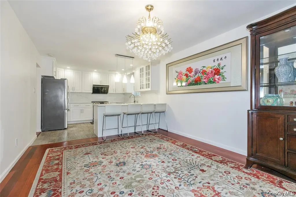 43 Elm Street Great Neck NY 11021