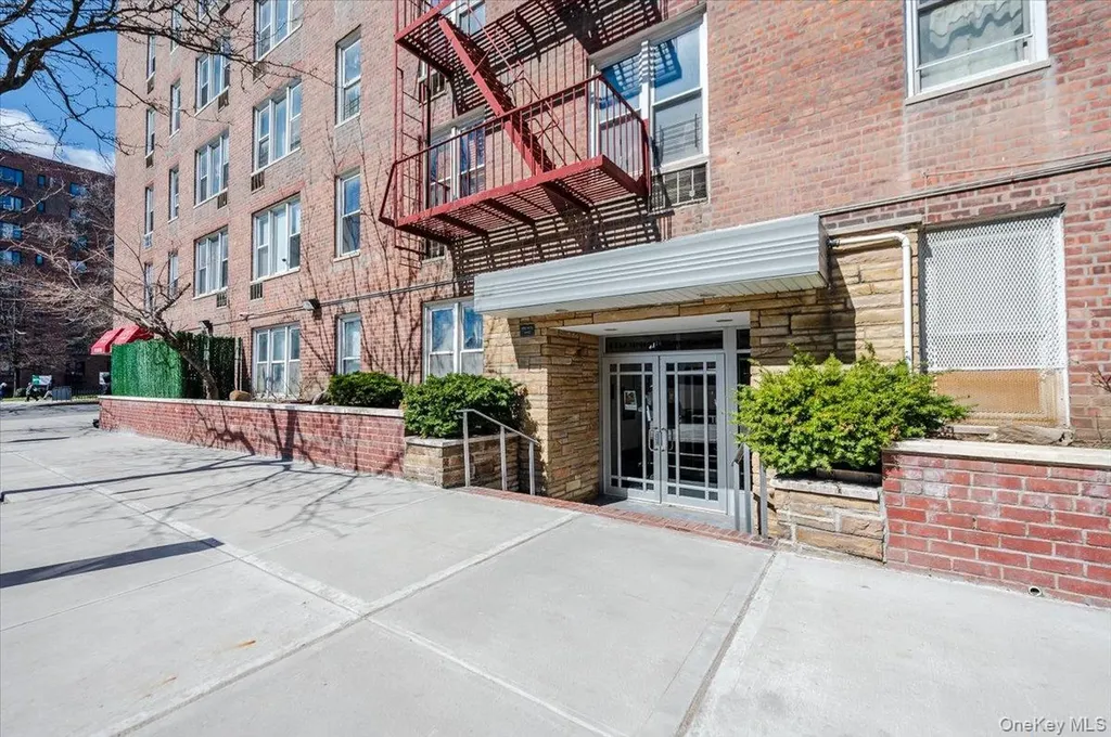 1332 Metropolitan Avenue Bronx NY 10462