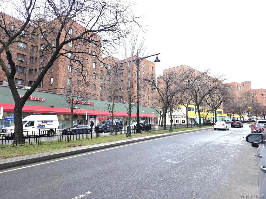 1332 Metropolitan Avenue Bronx NY 10462