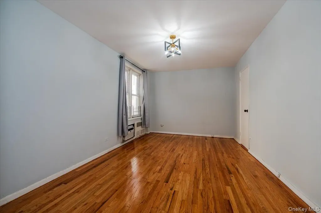 1332 Metropolitan Avenue Bronx NY 10462
