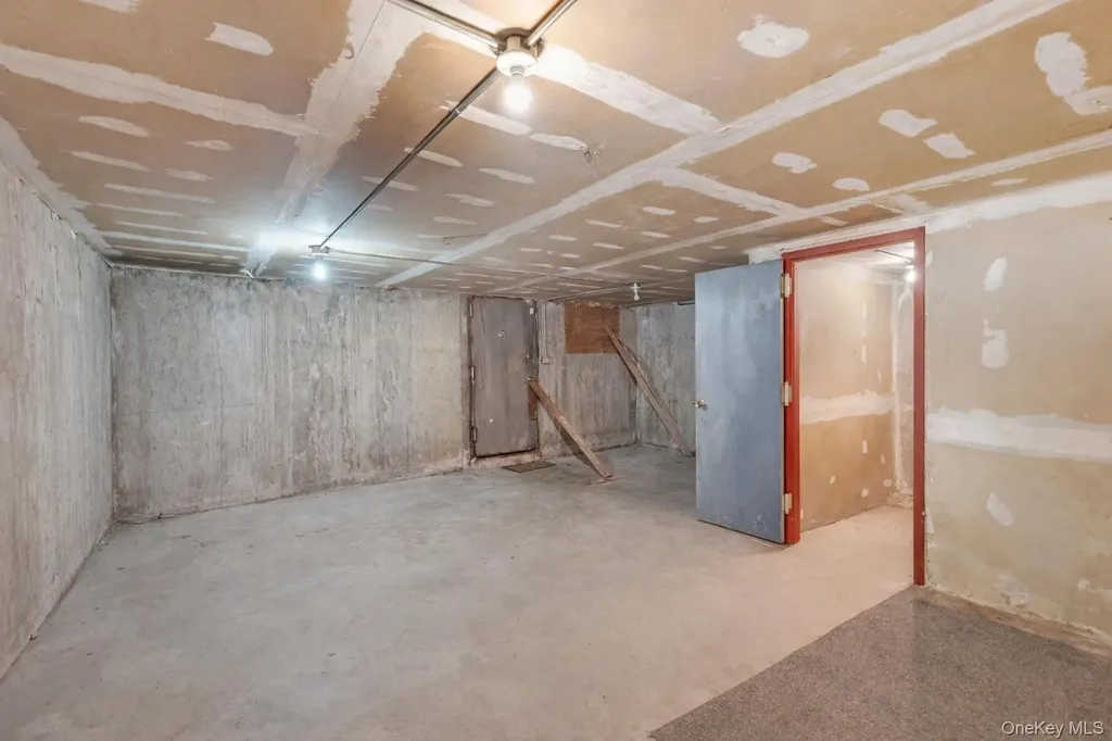 2524 West Street Brooklyn NY 11223