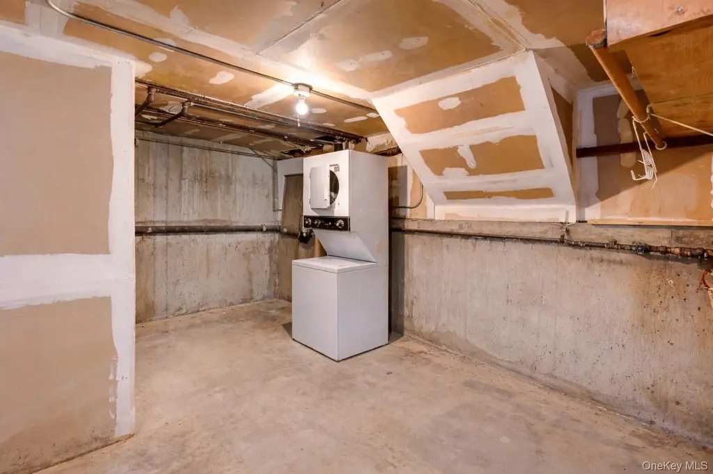 2524 West Street Brooklyn NY 11223