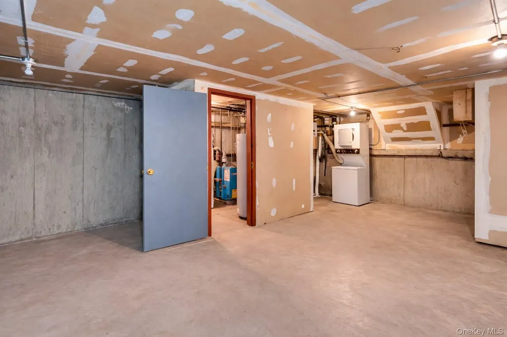 2524 West Street Brooklyn NY 11223