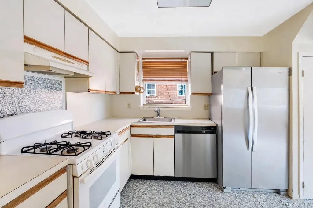 2524 West Street Brooklyn NY 11223