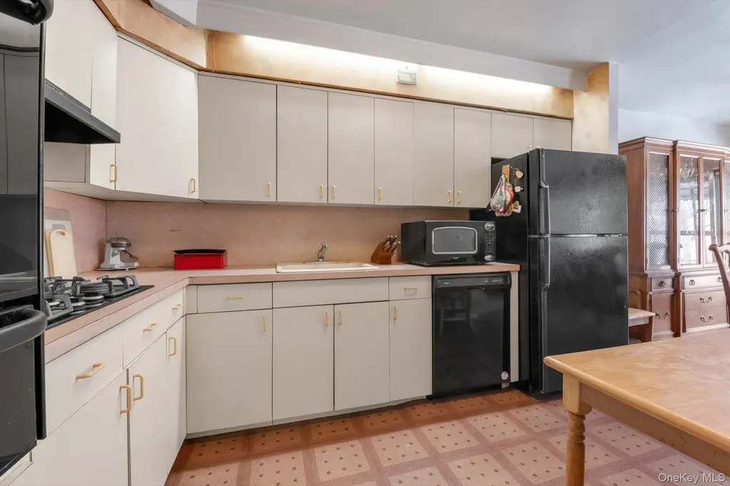 14464 25th Road Flushing NY 11354