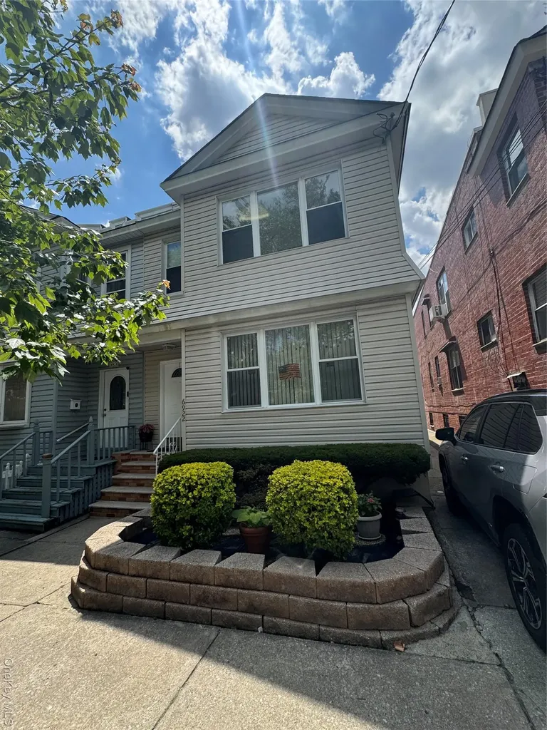 6922 64th Place Ridgewood NY 11385