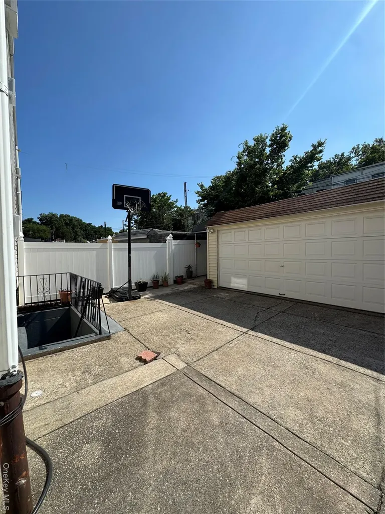 6922 64th Place Ridgewood NY 11385