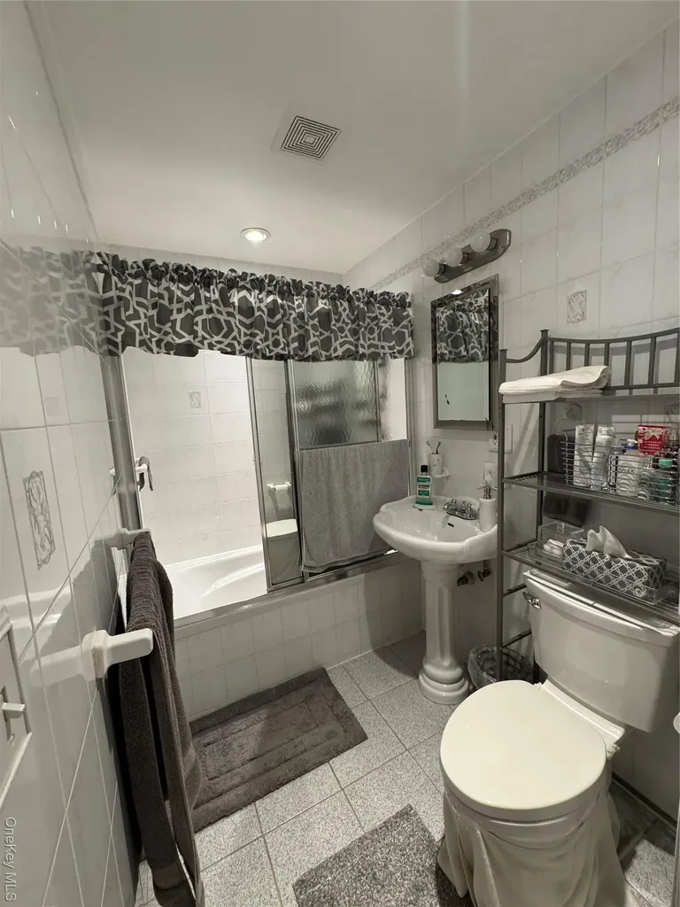 6922 64th Place Ridgewood NY 11385
