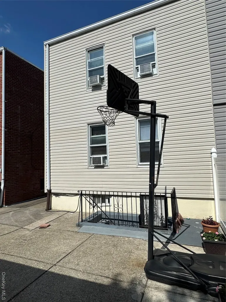 6922 64th Place Ridgewood NY 11385