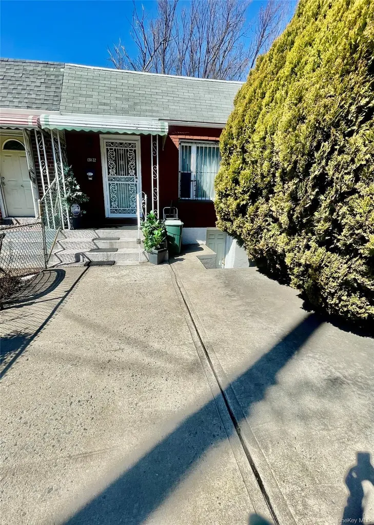 13022 Springfield Boulevard Springfield Gardens NY 11413