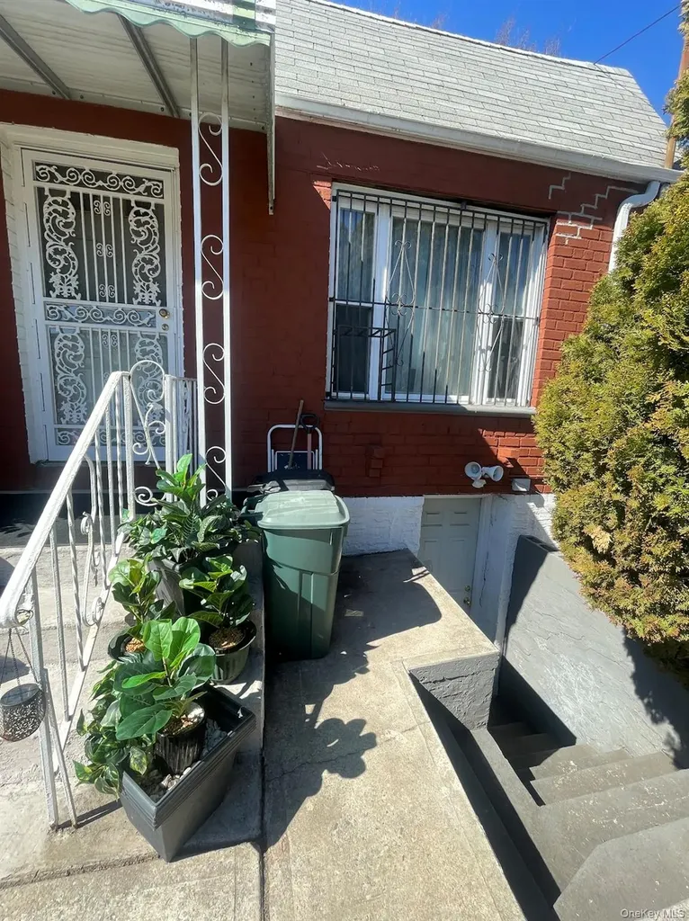 13022 Springfield Boulevard Springfield Gardens NY 11413