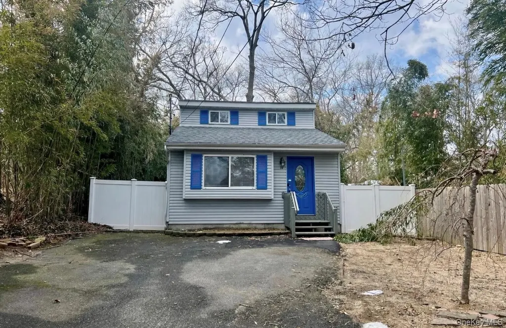 10 Rutland Road Mastic NY 11950