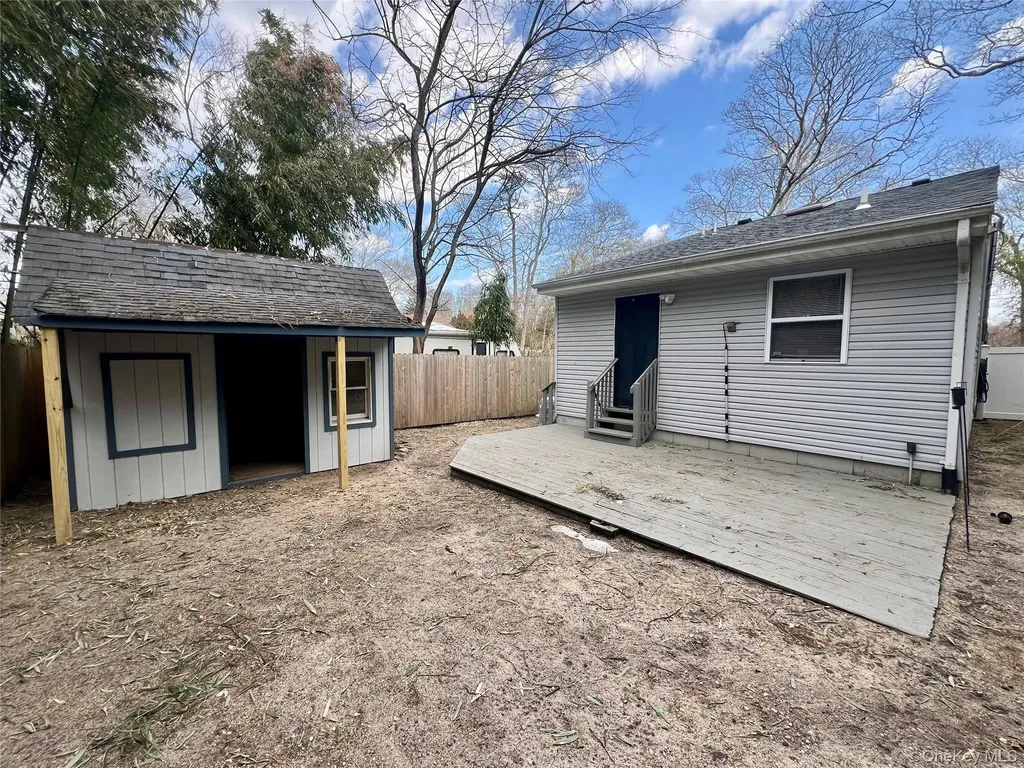 10 Rutland Road Mastic NY 11950