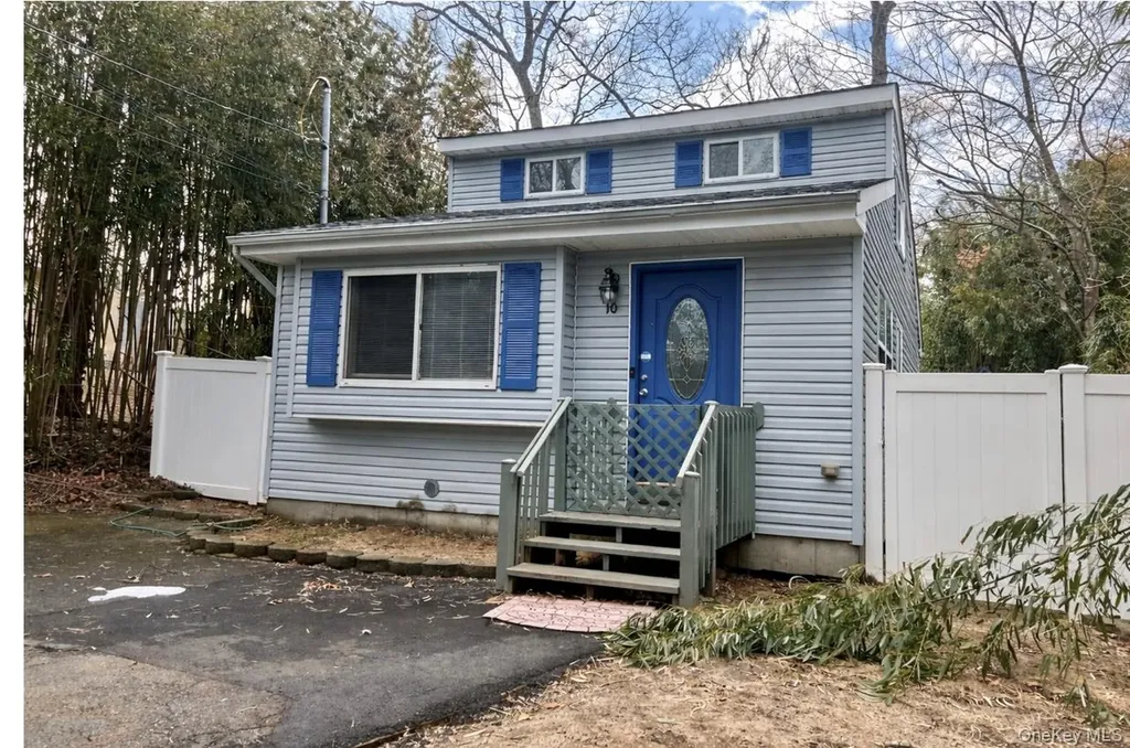 10 Rutland Road Mastic NY 11950