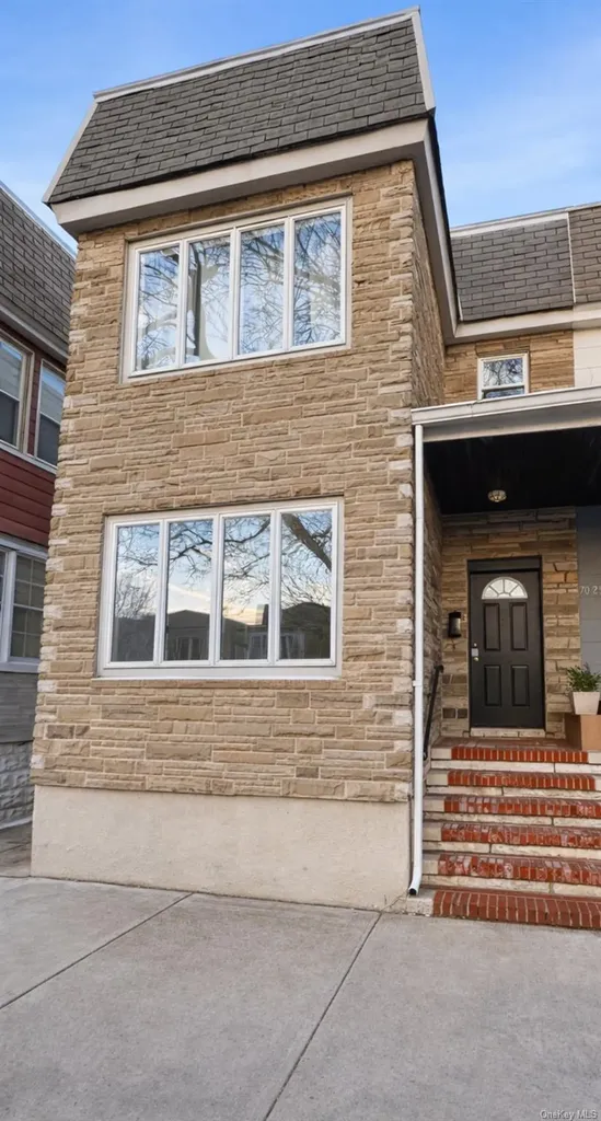7027 68th Place Glendale NY 11385