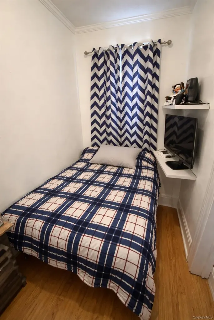 7027 68th Place Glendale NY 11385