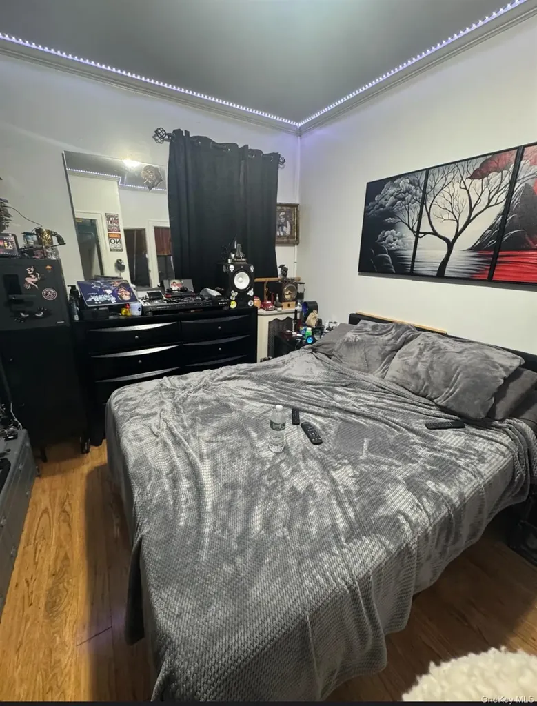 7027 68th Place Glendale NY 11385