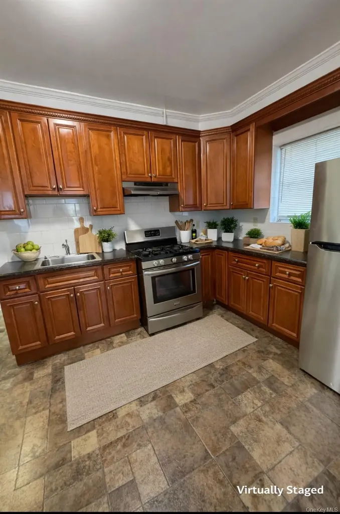 7027 68th Place Glendale NY 11385
