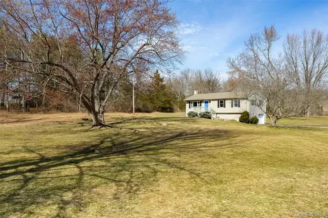 9 Ferrara Drive Rhinebeck NY 12572