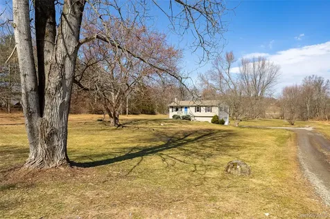 9 Ferrara Drive Rhinebeck NY 12572