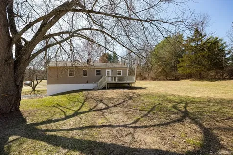 9 Ferrara Drive Rhinebeck NY 12572