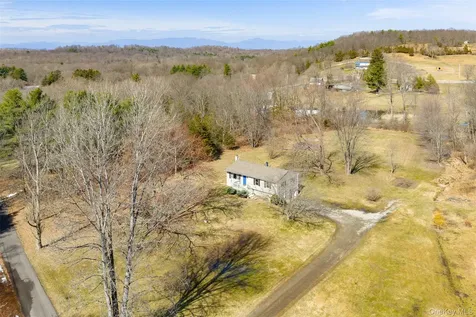 9 Ferrara Drive Rhinebeck NY 12572