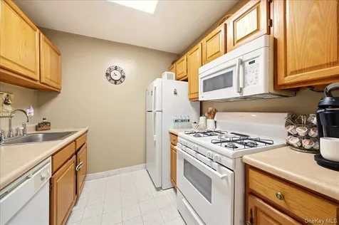 9 Country Place Mohegan Lake NY 10547
