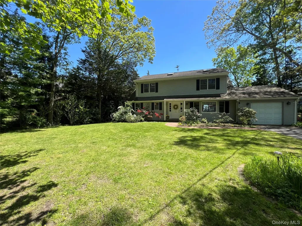 55 Leafy Way Aquebogue NY 11931