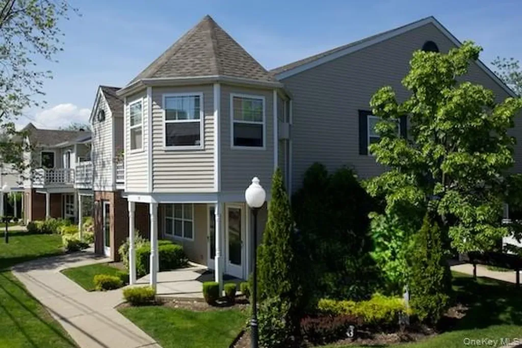 55 Fifth Avenue Bay Shore NY 11706