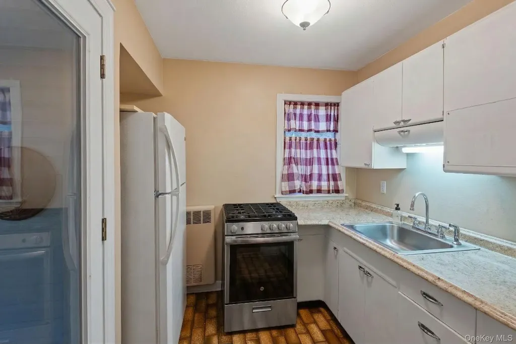 33 Oleander Drive Northport NY 11768