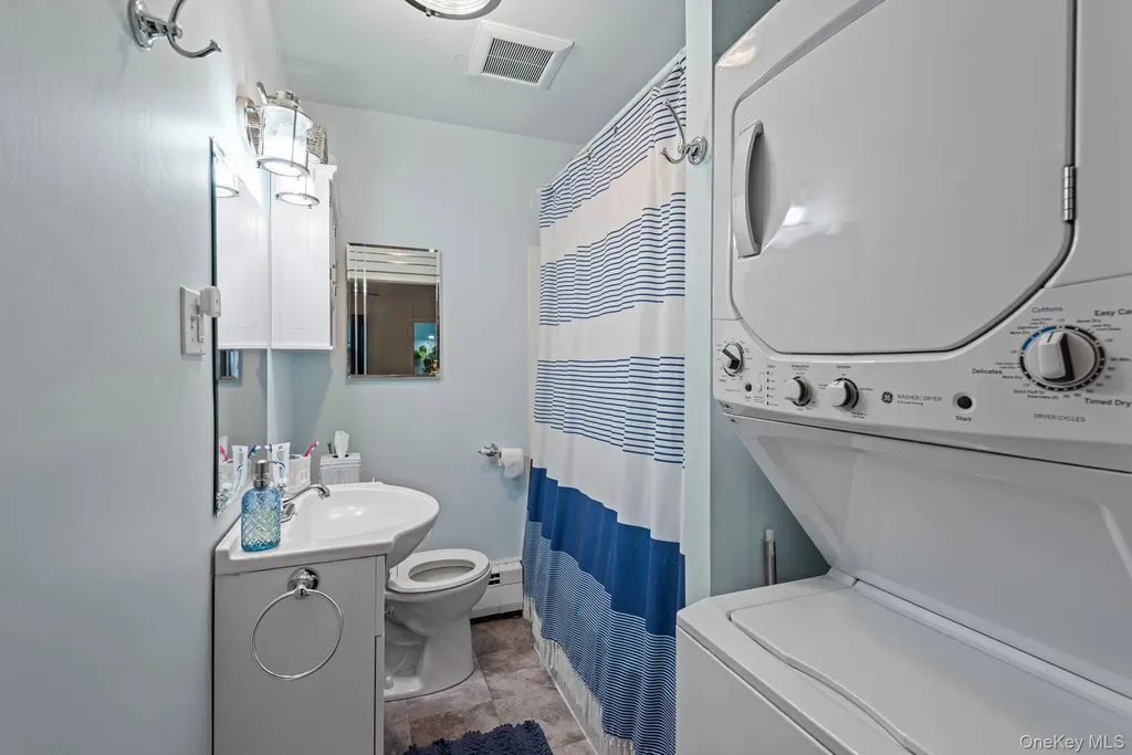 33 Oleander Drive Northport NY 11768