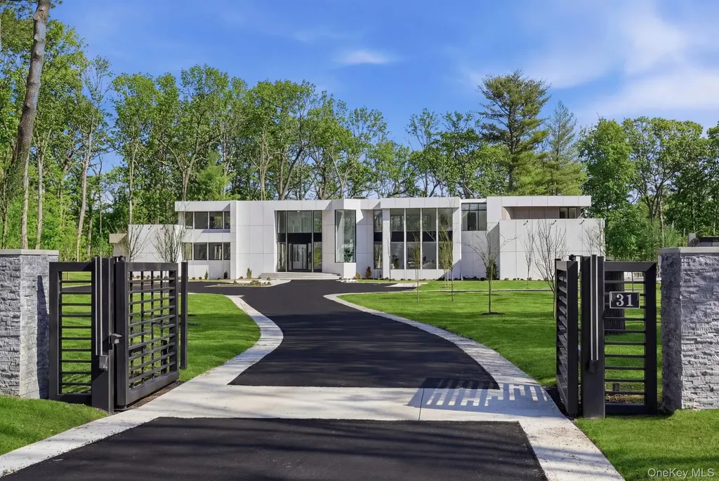 31 Chestnut Hill Drive Upper Brookville NY 11771