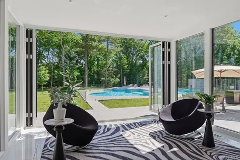 31 Chestnut Hill Drive Upper Brookville NY 11771
