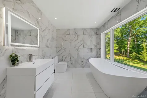 31 Chestnut Hill Drive Upper Brookville NY 11771