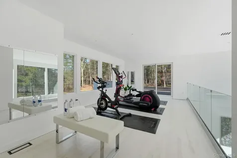 31 Chestnut Hill Drive Upper Brookville NY 11771