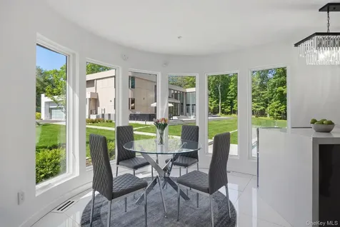 31 Chestnut Hill Drive Upper Brookville NY 11771
