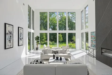31 Chestnut Hill Drive Upper Brookville NY 11771