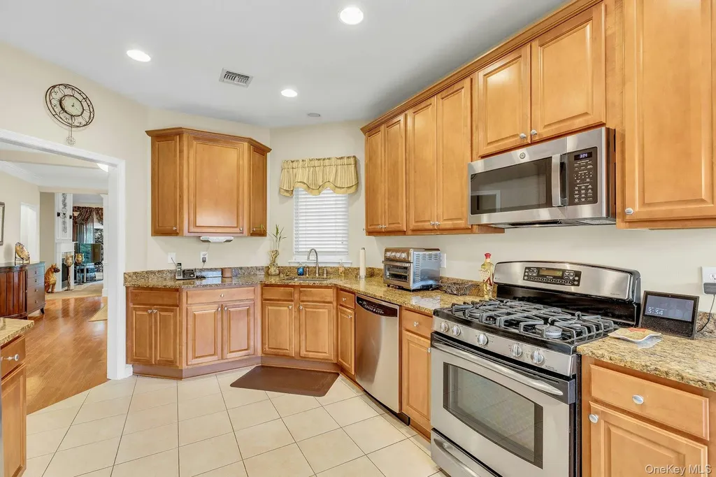 43 Louden Loop Mount Sinai NY 11766