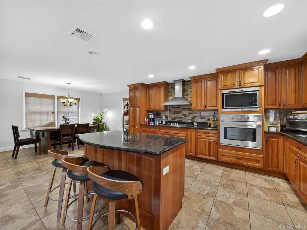 10 Rensselaer Drive Spring Valley NY 10977