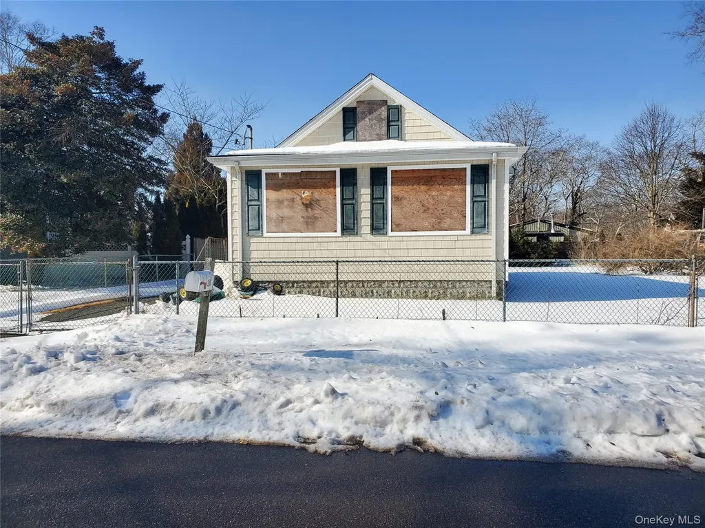 30 Franklin Avenue Mastic NY 11950