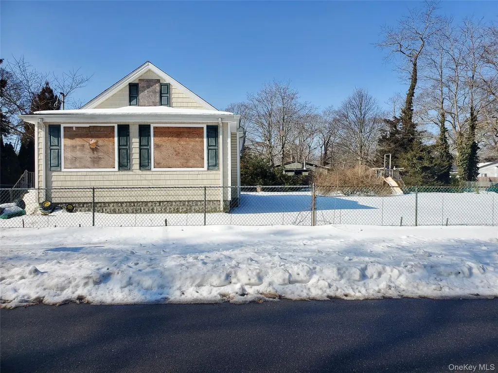 30 Franklin Avenue Mastic NY 11950