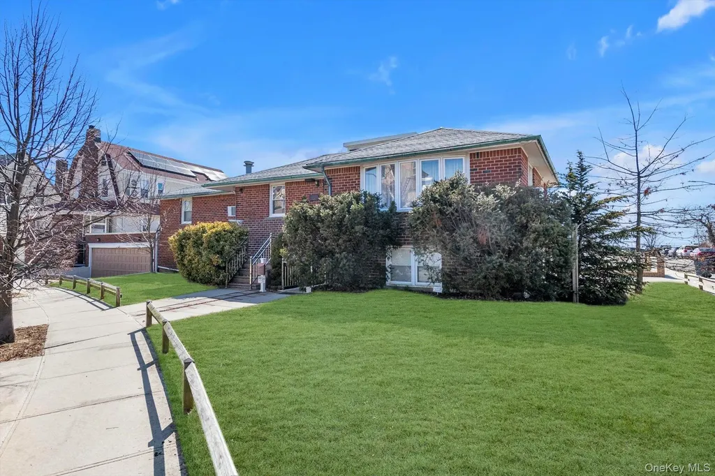 4400 Atlantic Avenue Brooklyn NY 11224