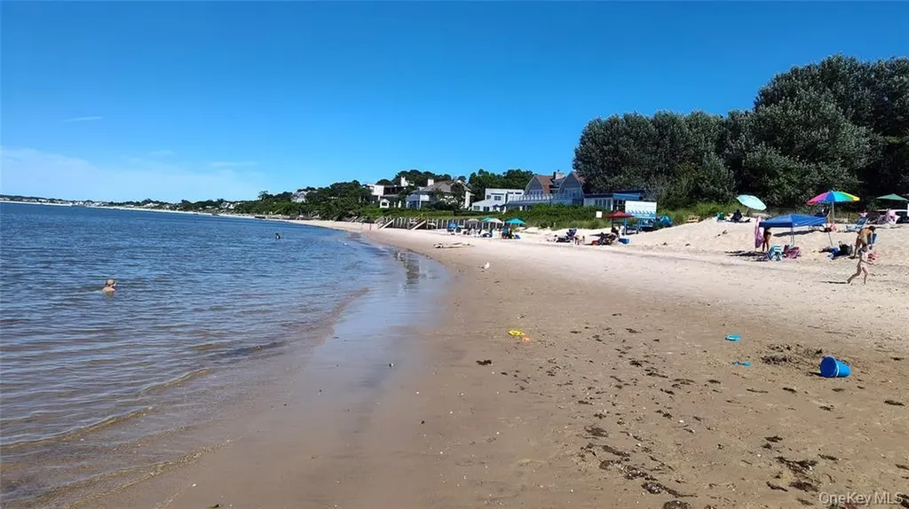 1 Washington Avenue E Hampton Bays NY 11946