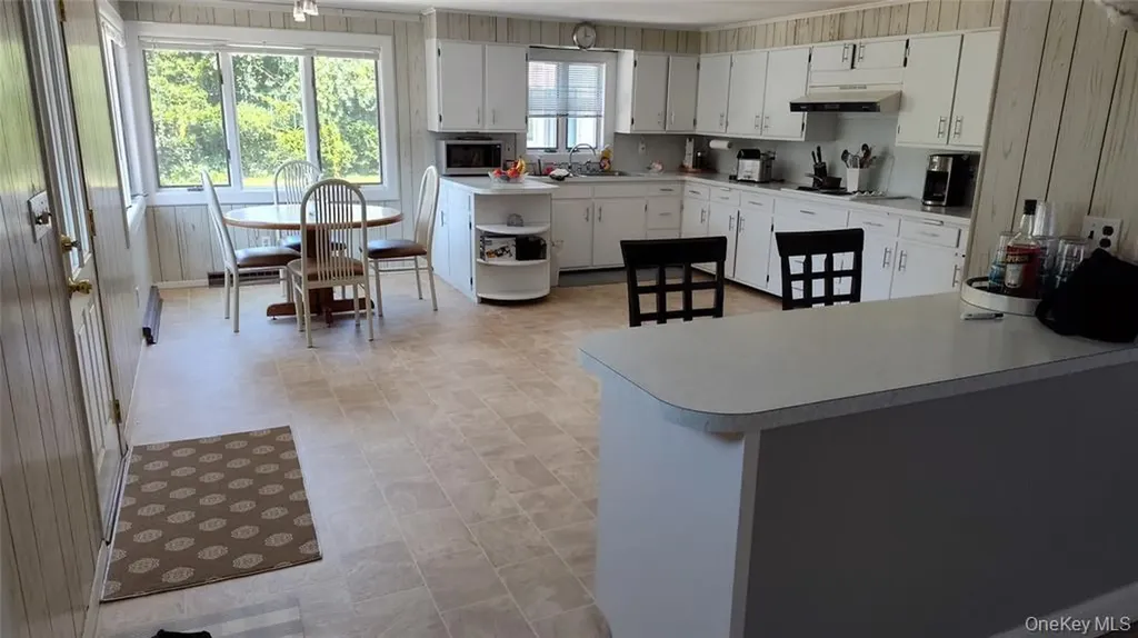 1 Washington Avenue E Hampton Bays NY 11946