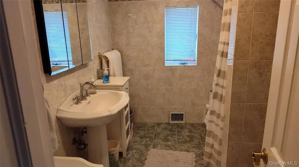 1 Washington Avenue E Hampton Bays NY 11946