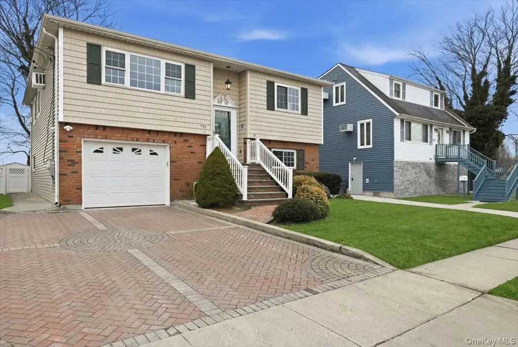 557 Southside Avenue Freeport NY 11520