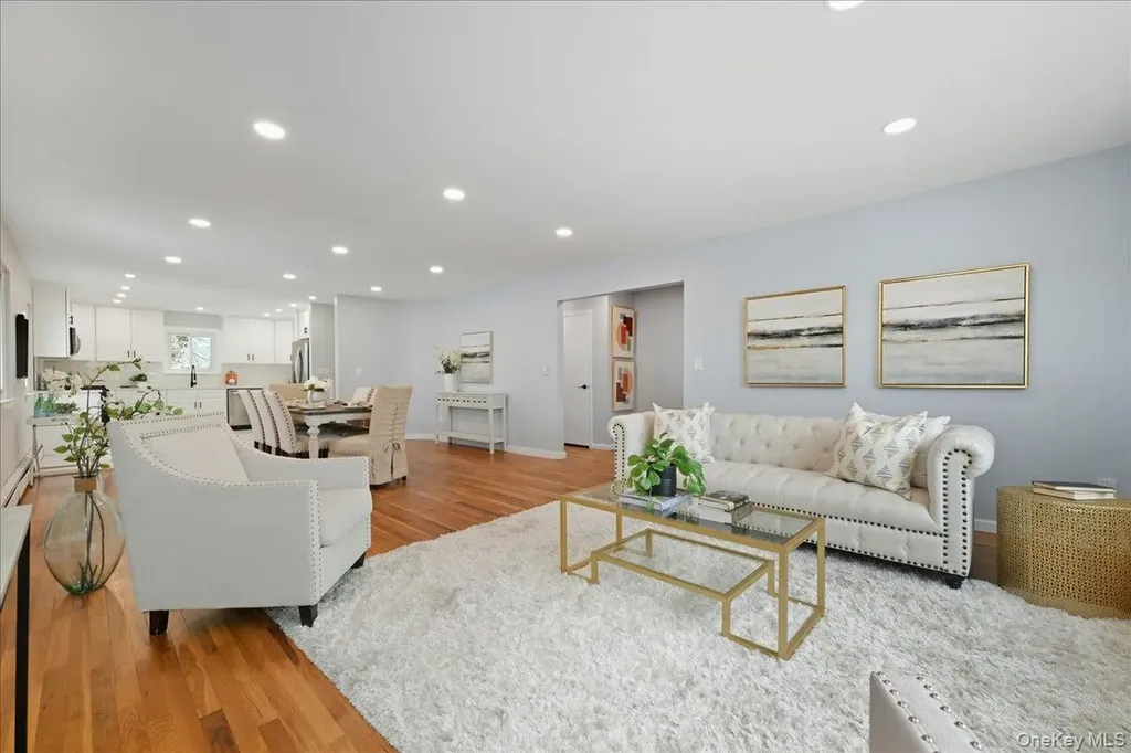 557 Southside Avenue Freeport NY 11520